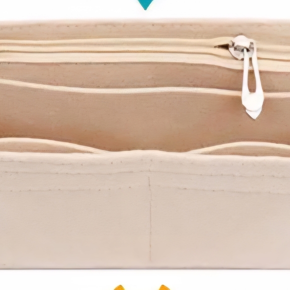 Chanel 19 Medium Camel Color bag -Like New! The Softest Leather! - Picture 8 of 16